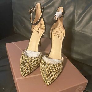 Látigo Yoralyn Black and Tan Pump